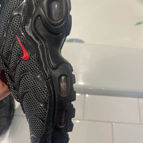 Nike Kids Black and Red Sneakers - Picture 4 of 5